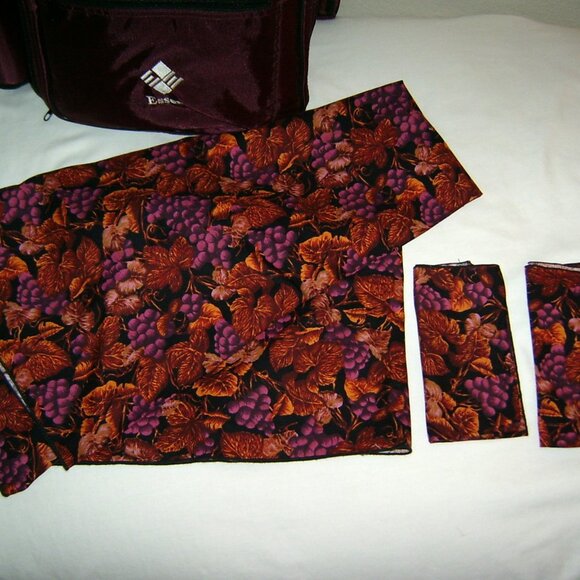 Picnic Backpack, Wine Holder, Service for 2, Cloth, Etc. - Picture 5 of 6